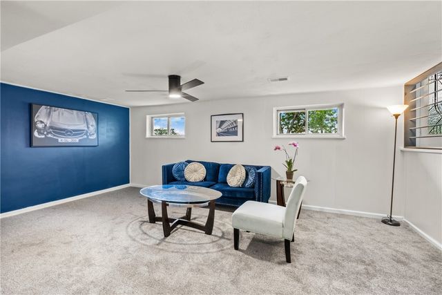 220 Aberdeen Dr, North Fayette, PA 15071