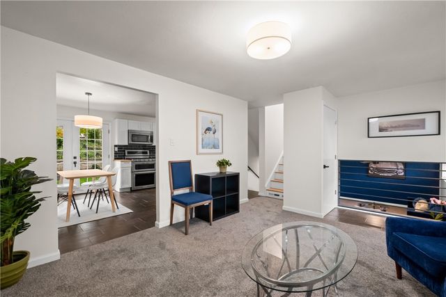 220 Aberdeen Dr, North Fayette, PA 15071