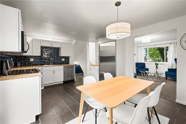 220 Aberdeen Dr, North Fayette, PA 15071