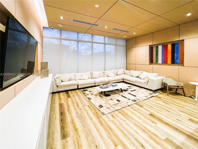 10300 NW 66TH AV 101, Doral, FL 33178