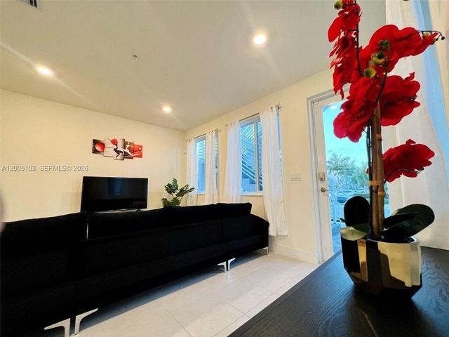 10300 NW 66TH AV 101, Doral, FL 33178