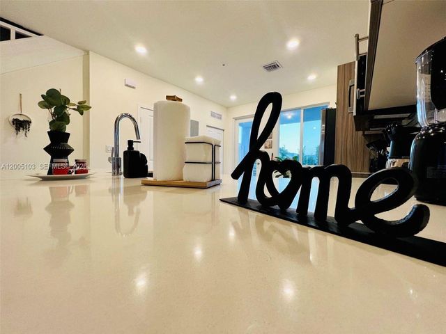 10300 NW 66TH AV 101, Doral, FL 33178