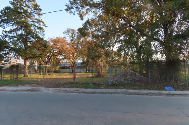 916 Berry, Houston, TX 77022