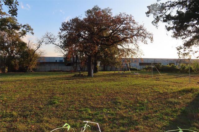 916 Berry, Houston, TX 77022