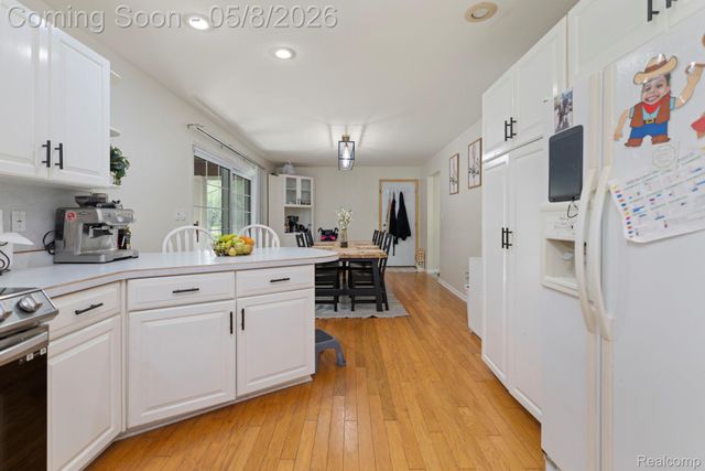 8130 Ravine Drive, Westland, MI 48185