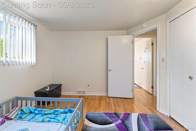 8130 Ravine Drive, Westland, MI 48185