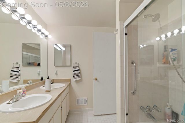 8130 Ravine Drive, Westland, MI 48185