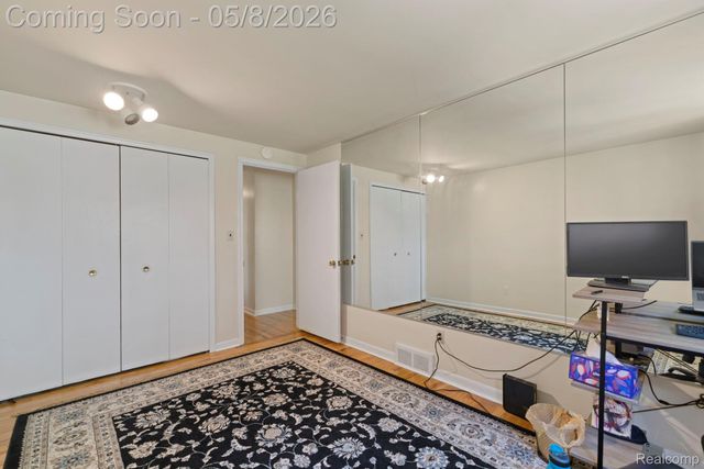 8130 Ravine Drive, Westland, MI 48185