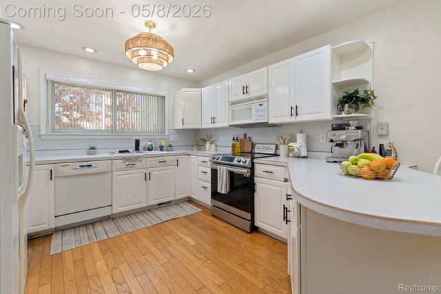 8130 Ravine Drive, Westland, MI 48185