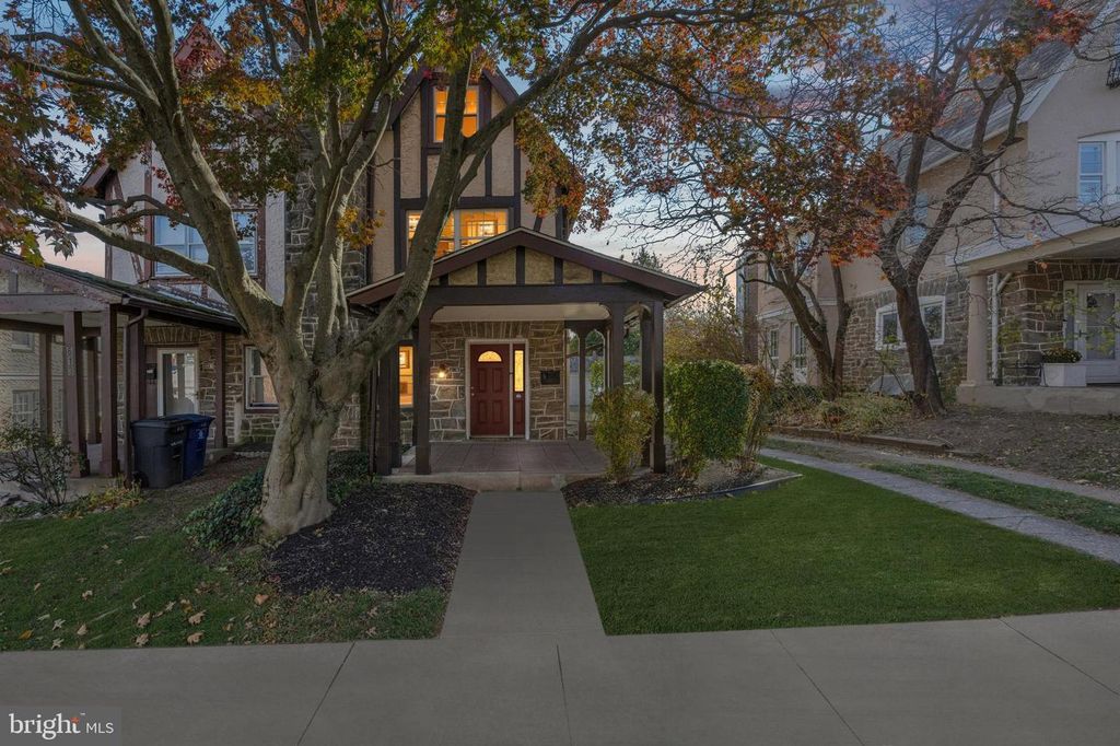 611 WALNUT LN, Philadelphia, PA 19128