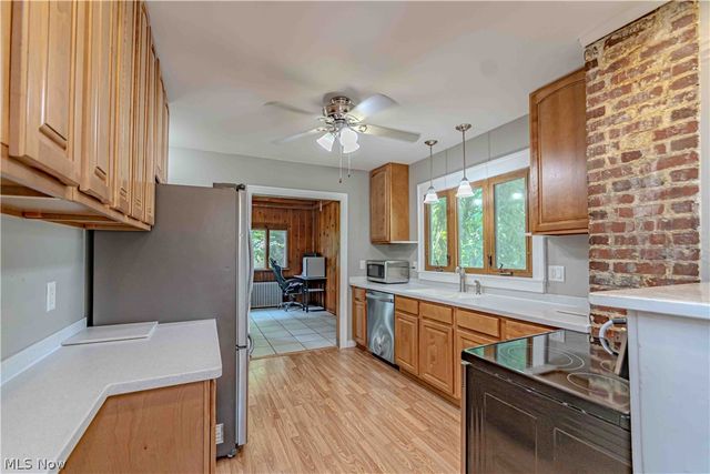 1684 Graham Road, Silver Lake, OH 44224