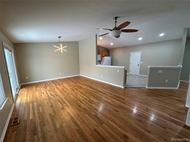 35786 Walden Court, New Baltimore, MI 48047