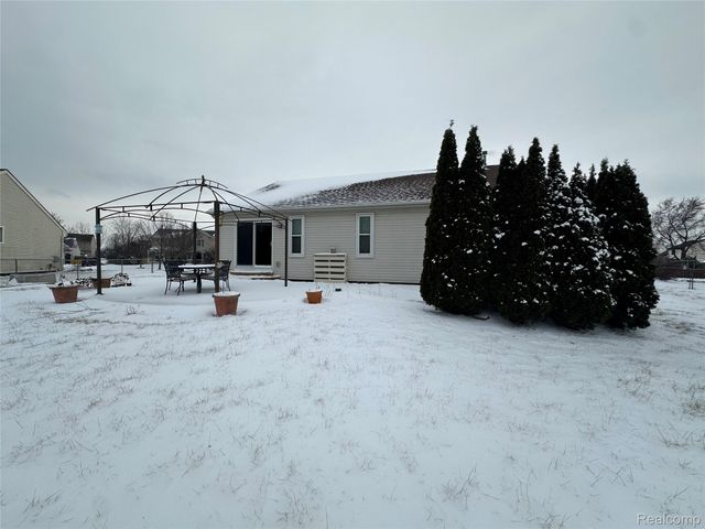 35786 Walden Court, New Baltimore, MI 48047