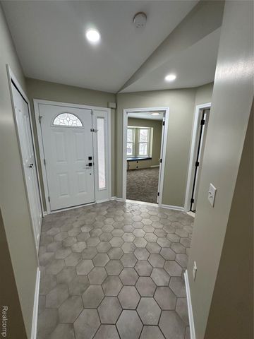 35786 Walden Court, New Baltimore, MI 48047