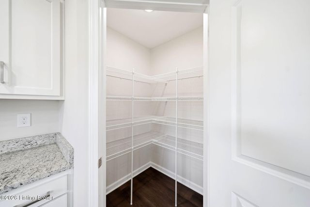 11004 Meadow Run Rd, Louisville, KY 40229