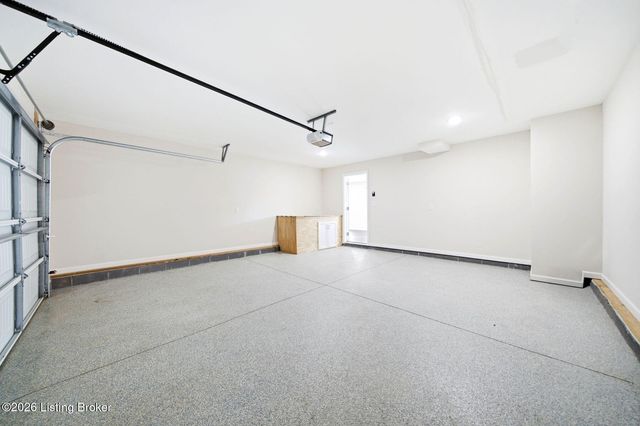 11004 Meadow Run Rd, Louisville, KY 40229