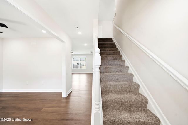11004 Meadow Run Rd, Louisville, KY 40229
