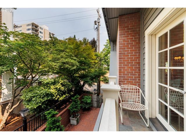 2172 Sw PARK Pl C, Portland, OR 97205
