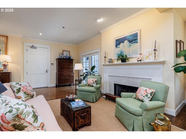 2172 Sw PARK Pl C, Portland, OR 97205