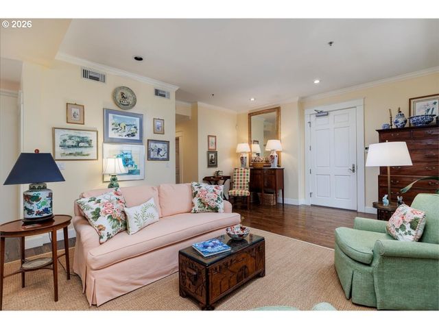 2172 Sw PARK Pl C, Portland, OR 97205