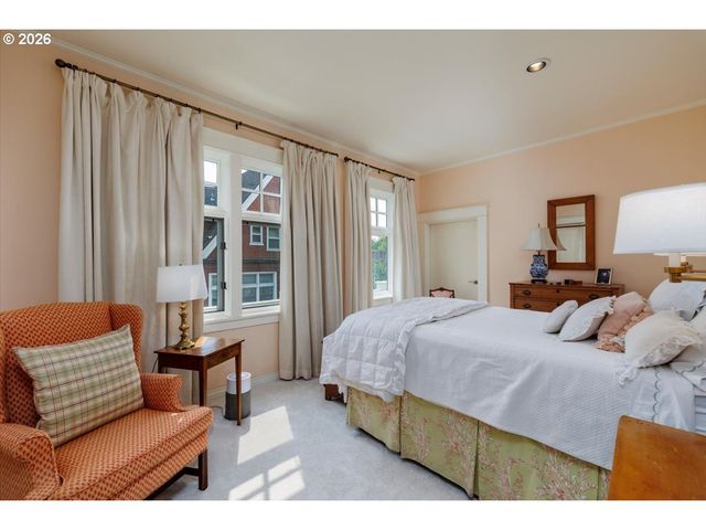 2172 Sw PARK Pl C, Portland, OR 97205