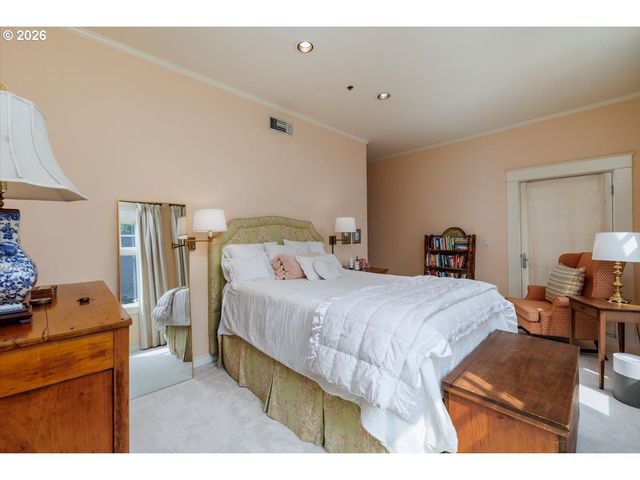 2172 Sw PARK Pl C, Portland, OR 97205