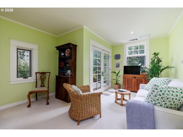 2172 Sw PARK Pl C, Portland, OR 97205