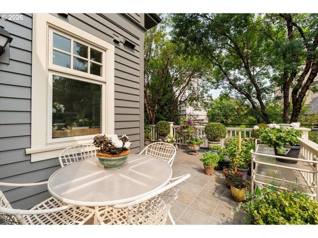 2172 Sw PARK Pl C, Portland, OR 97205