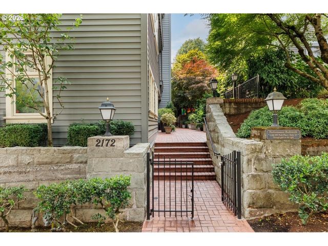 2172 Sw PARK Pl C, Portland, OR 97205