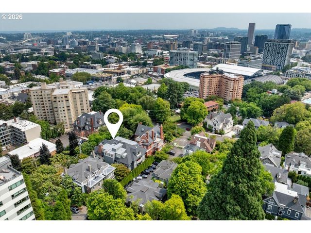 2172 Sw PARK Pl C, Portland, OR 97205