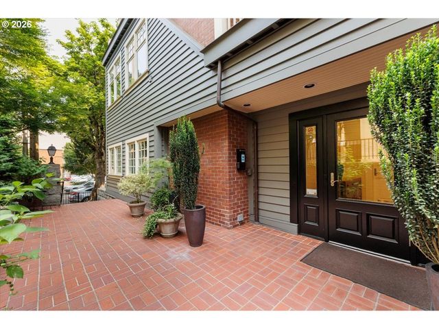 2172 Sw PARK Pl C, Portland, OR 97205