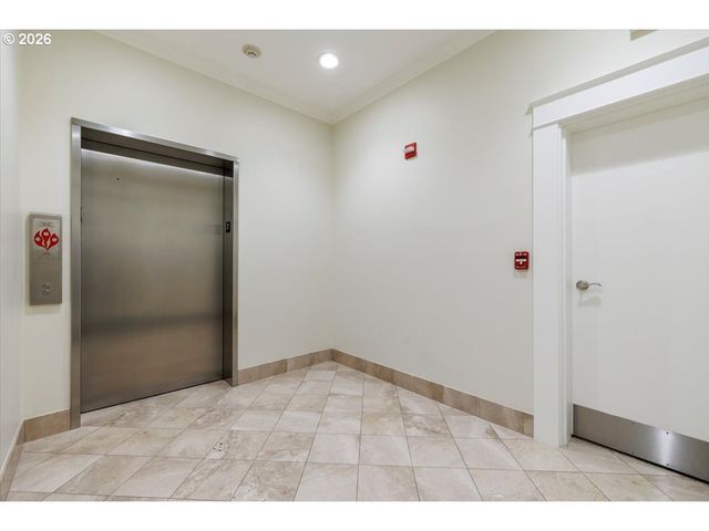 2172 Sw PARK Pl C, Portland, OR 97205
