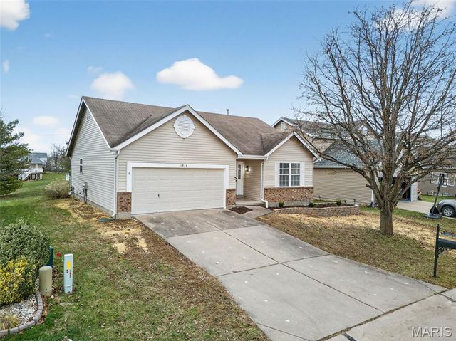 1916 Briarfield Drive, Lake St Louis, MO 63367
