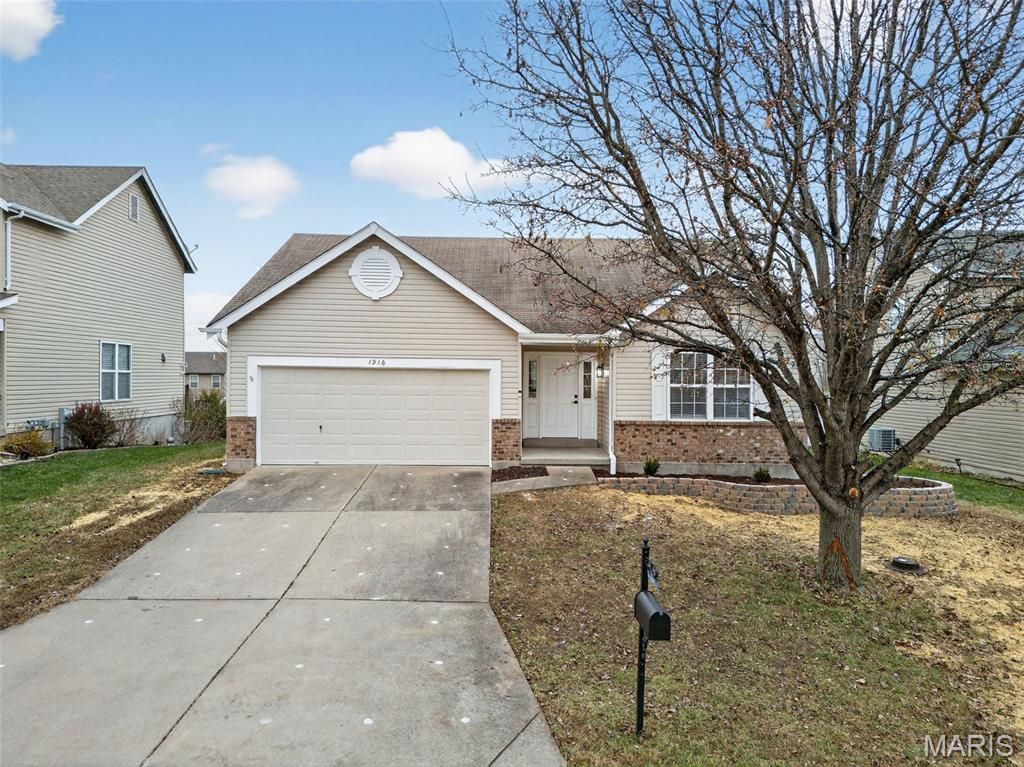 1916 Briarfield Drive, Lake St Louis, MO 63367