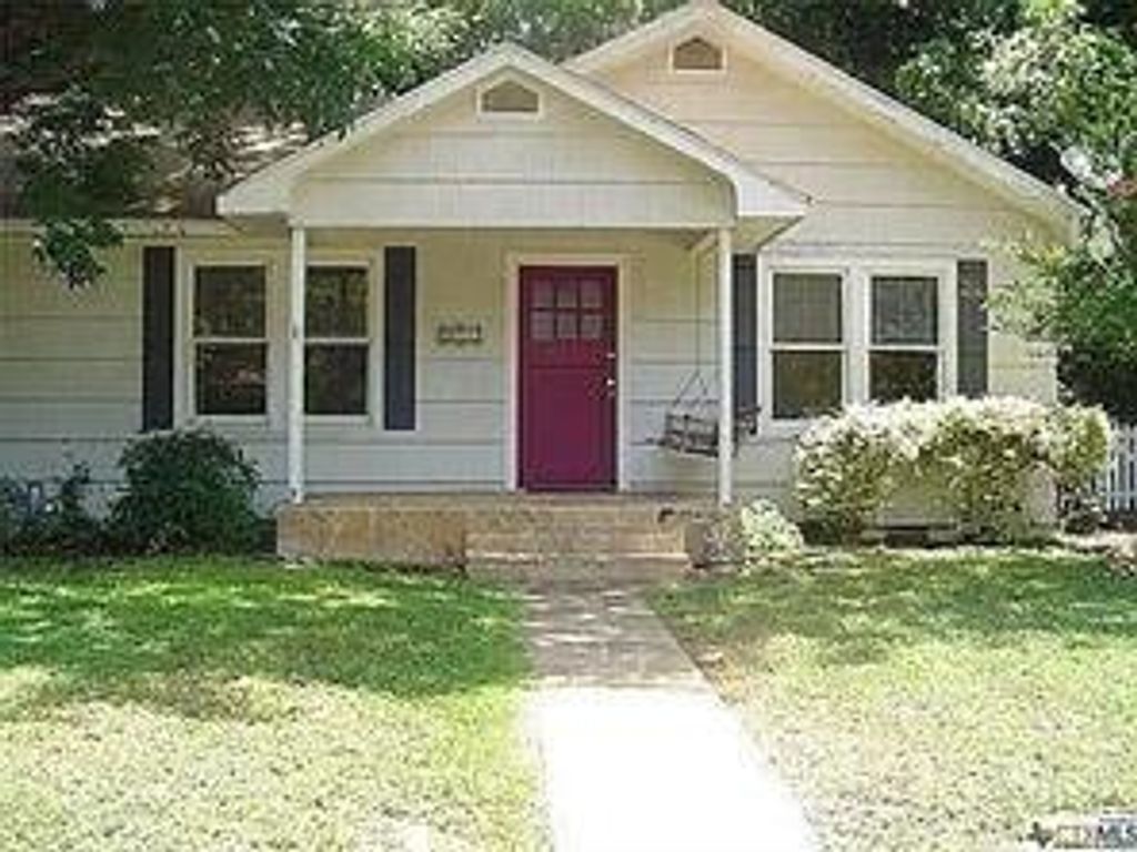 972 Allen Ave, New Braunfels, TX 78130