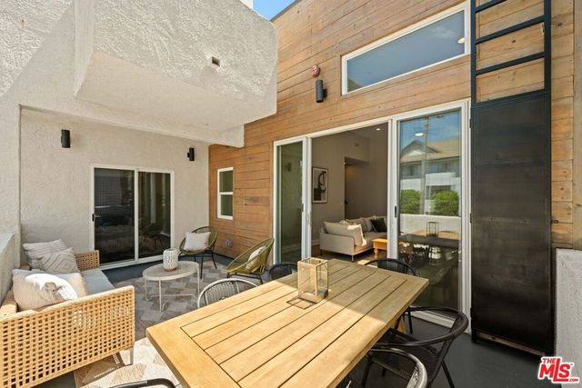 5922 Barton Avenue, Los Angeles, CA 90038