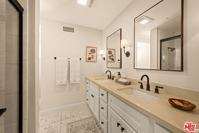 5922 Barton Avenue, Los Angeles, CA 90038