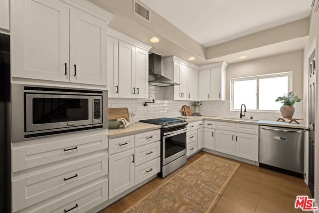 5922 Barton Avenue, Los Angeles, CA 90038