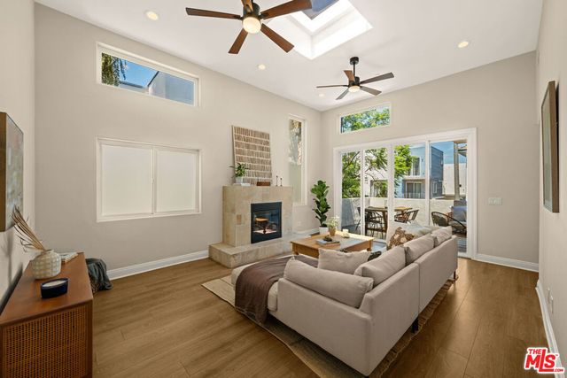 5922 Barton Avenue, Los Angeles, CA 90038