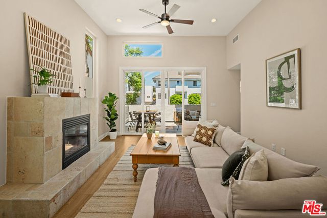 5922 Barton Avenue, Los Angeles, CA 90038