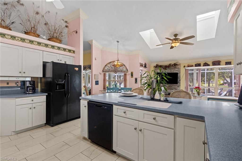 Image 10 of property listing at 1814 SW 18th TER, Cape Coral, FL 33991