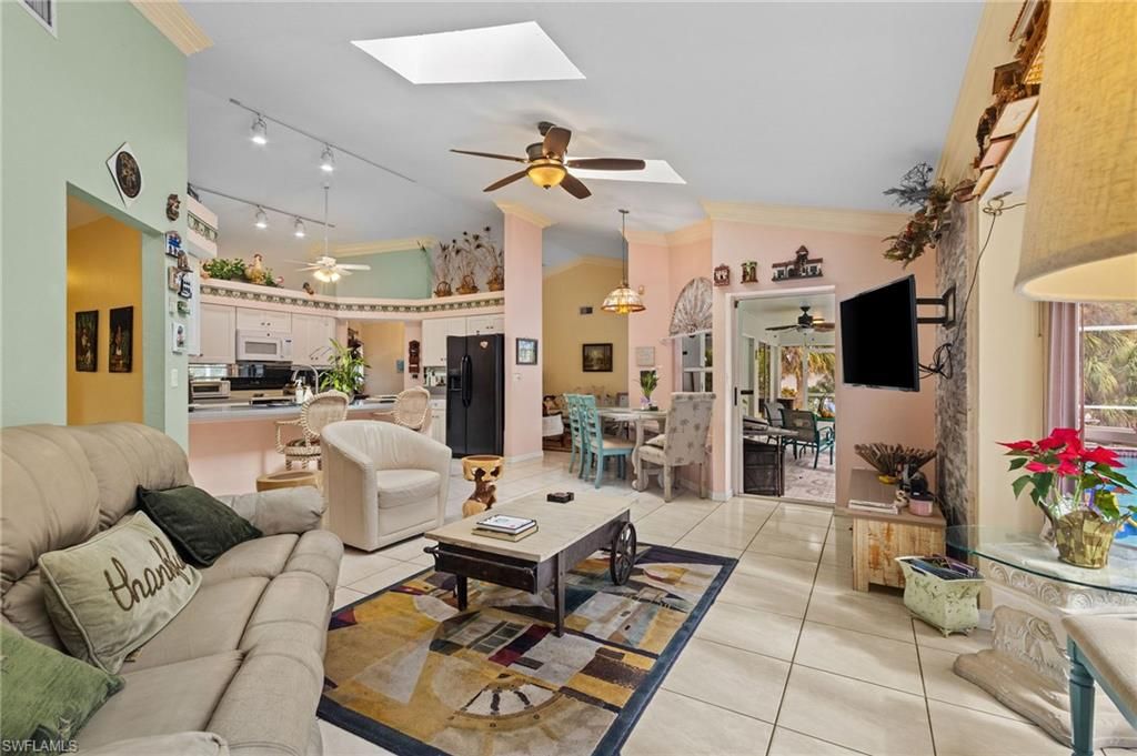 Image 11 of property listing at 1814 SW 18th TER, Cape Coral, FL 33991