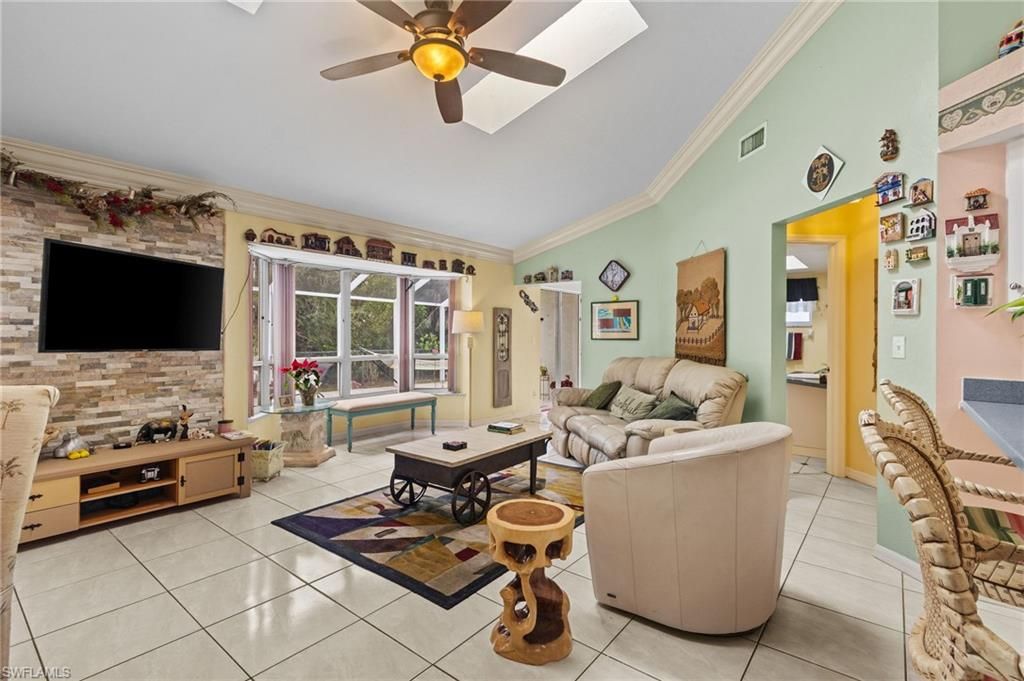 Image 5 of property listing at 1814 SW 18th TER, Cape Coral, FL 33991