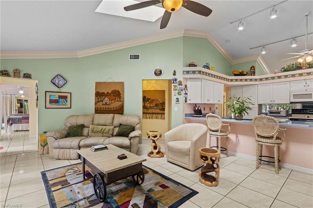Image 6 of property listing at 1814 SW 18th TER, Cape Coral, FL 33991