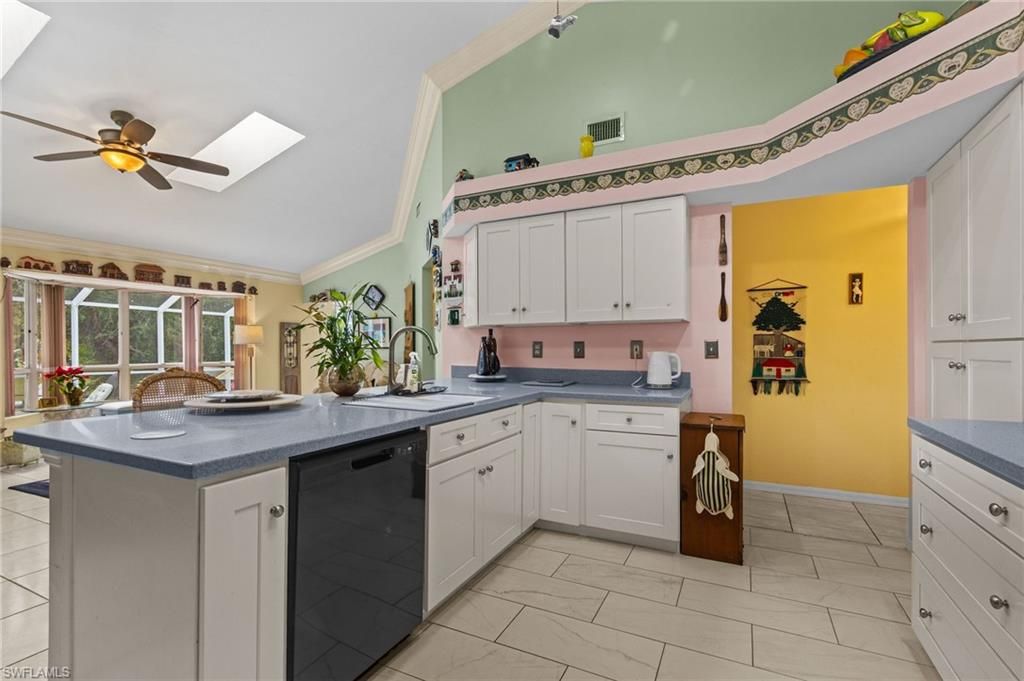 Image 7 of property listing at 1814 SW 18th TER, Cape Coral, FL 33991