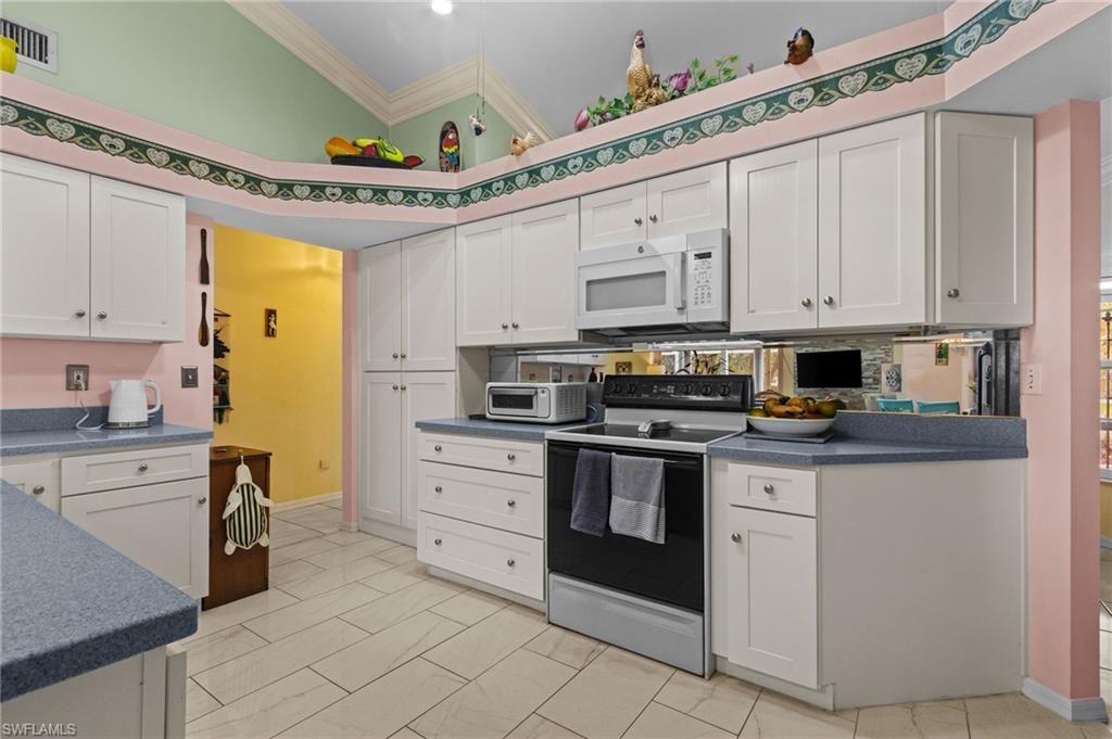 Image 8 of property listing at 1814 SW 18th TER, Cape Coral, FL 33991