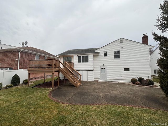 348 Links Drive E, Oceanside, NY 11572