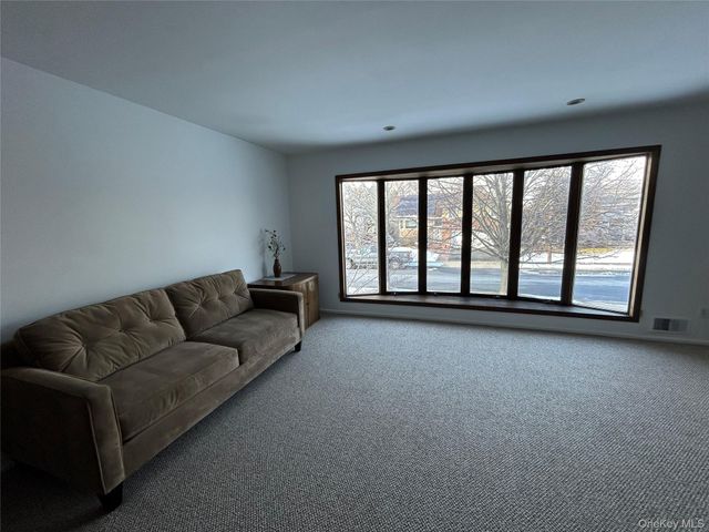 348 Links Drive E, Oceanside, NY 11572