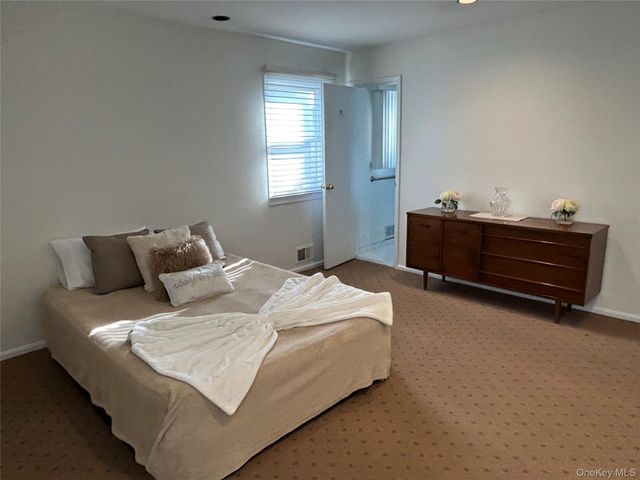 348 Links Drive E, Oceanside, NY 11572