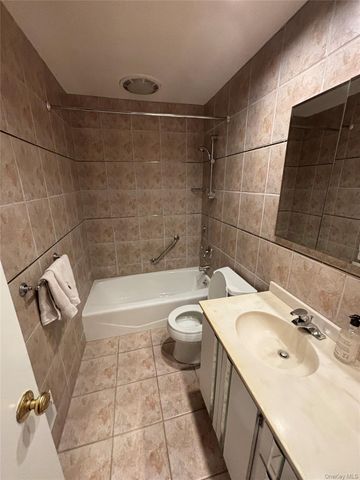 348 Links Drive E, Oceanside, NY 11572